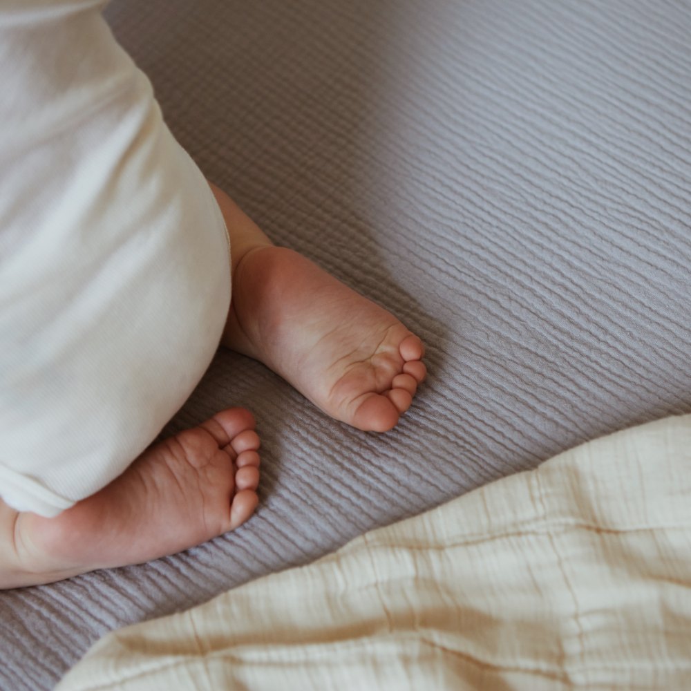 Tothemoon ☾ Tothemoon ☾ - Muslin fitted sheet - Handmade in Holland bedding Cloudy Grey / For baby crib (60x120 cm)