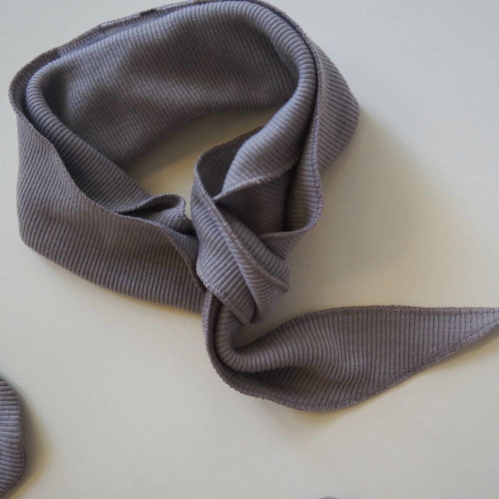 Triangle Scarf - 100% Wool - Rib - Taupe