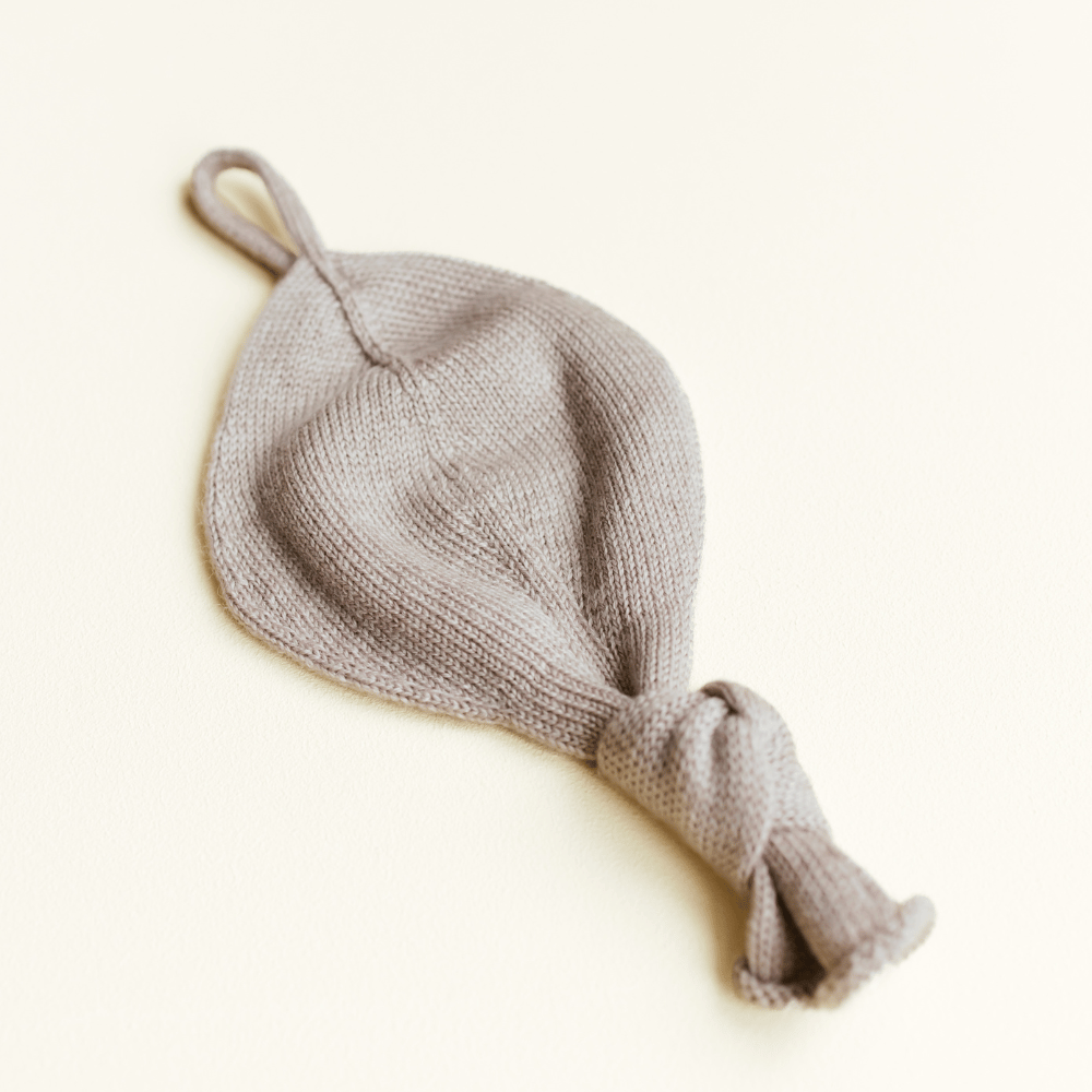 Hvid Hvid x Zoen voor Gust - Titi pacifier holder - 100% Merino wool - Sesame pacifier clip Default Title