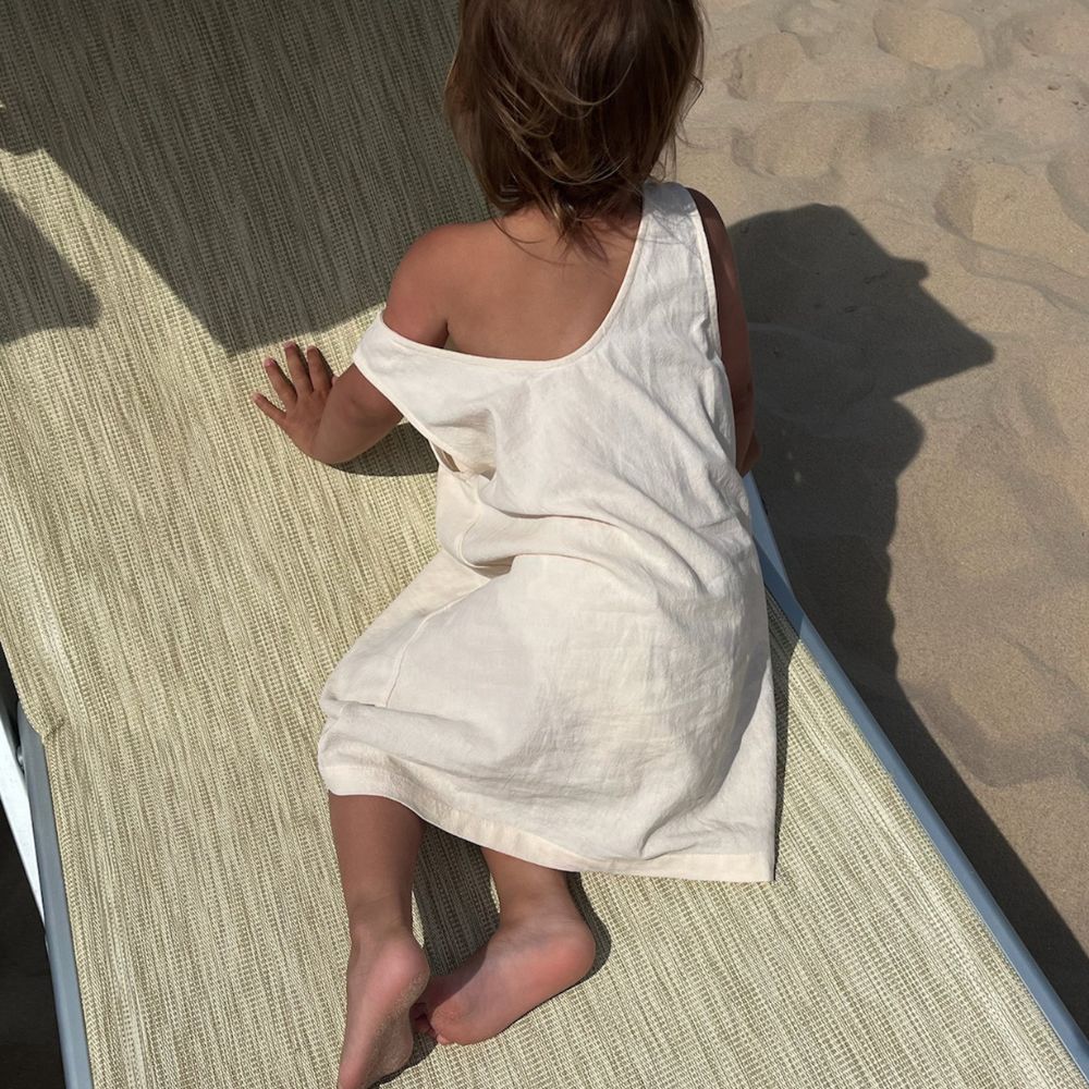 Ziggy dress - V-shaped back - 100% Cotton - Handmade in Holland - Butter