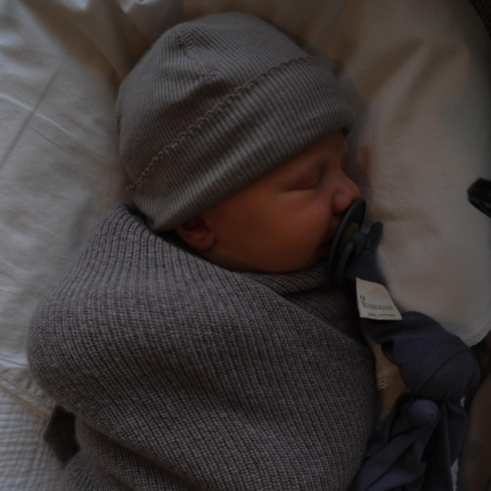Newborn Beanie - 100% Wool - Rib - Taupe