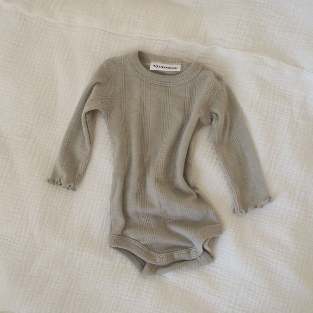 Tothemoon ☾ Tothemoon ☾ - Body - Long sleeve - Curled ends - Wool & Silk - Needle pattern - Dove Clothing 50