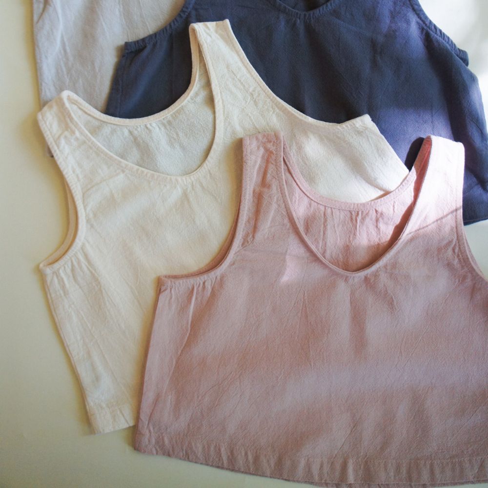 Tita top - V-shaped back - 100% Cotton - Handmade in Holland - Butter