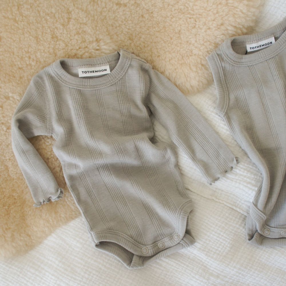 Tothemoon ☾ Tothemoon ☾ - Body - Long sleeve - Curled ends - Wool & Silk - Needle pattern - Dove Clothing 50